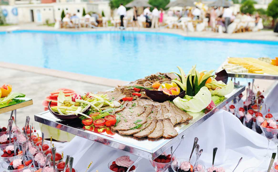 20 Best & Funky Pool Decor Ideas For a Perfect Wedding Celebration