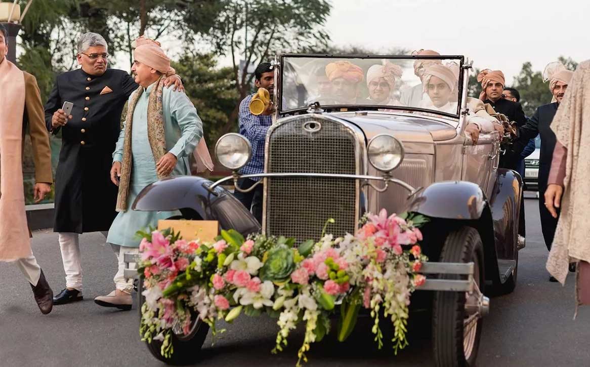 Wedding Car Decorations that are Super-trendy & Fun!