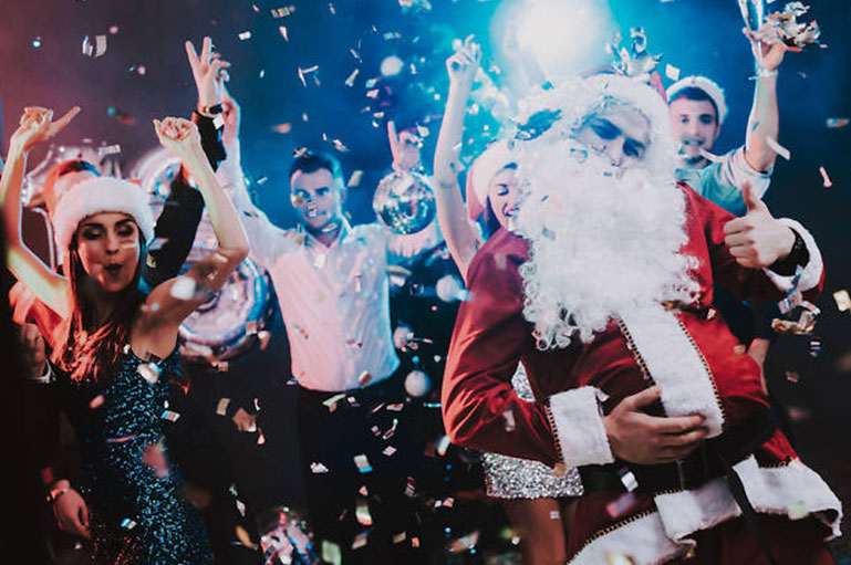 Amazing & Cost-Effective tips for your office party decoration