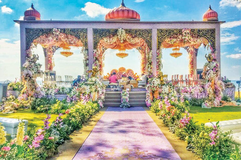 The most gorgeous Mandap designs with botanical elements!