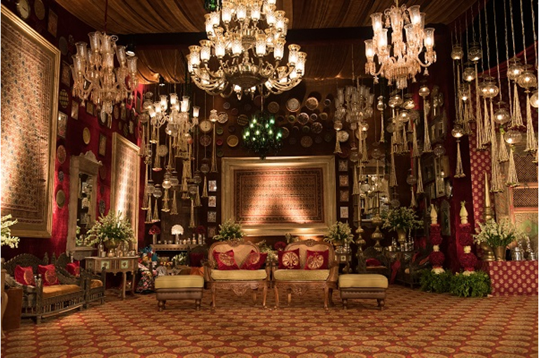 Grandeur Unveiled: Opulent Wedding Decor in Delhi's Regal Venues